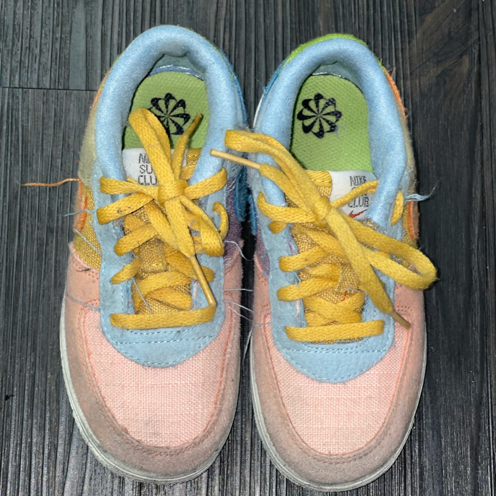 Toddler Air Force one low